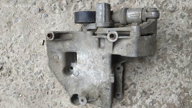 Кронштейн компрессора кондиционера 64551740723 BMW