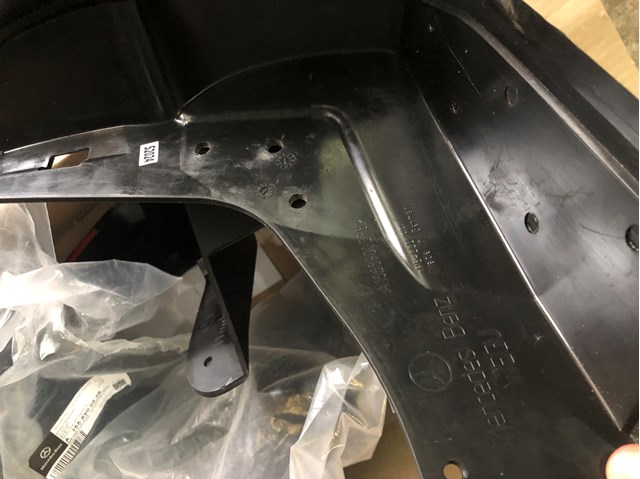 A1668900578 MERCEDES Передние брызговики купить в Ужгород