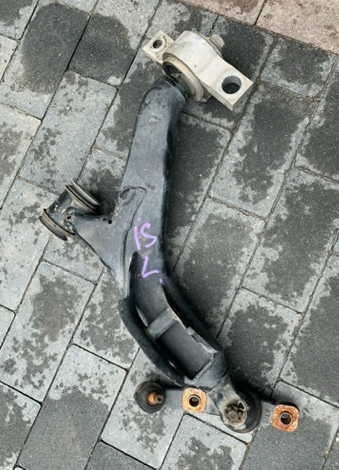 Рычаг передней подвески нижний левый 4864053050 TOYOTA