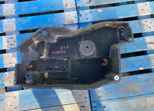 5816578010 TOYOTA Защита днища передняя правая купить в Житомир