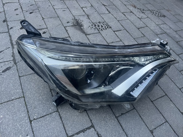 8113042650 TOYOTA Фара правая купить в Черновцы
