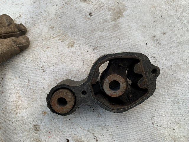 MAZDA KF603904Y Задняя опора двигателя в наличии Черновцы