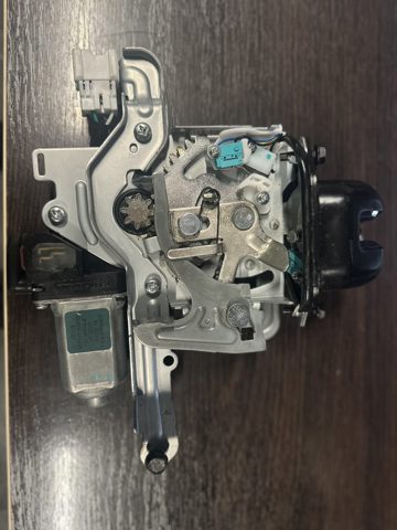 Замок и ручка двери задка 905037590R RENAULT