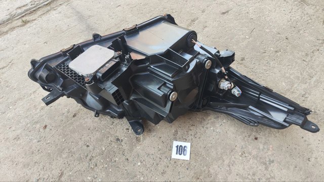 TOYOTA 811500E270 Фара левая в наличии Украина