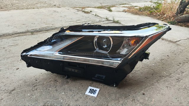 Фара дальнего света в сборе 811500E270 TOYOTA