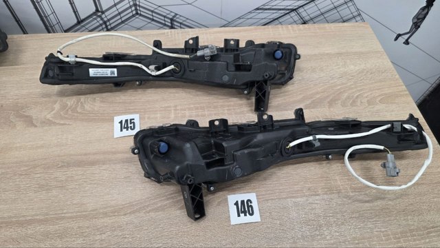 8161053060 TOYOTA Габарит (фонарь) передний нижний правый купить в Кривой Рог
