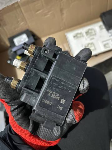 Блок клапанов гидравлической подвески AБС (ABS) A0993200258 MERCEDES