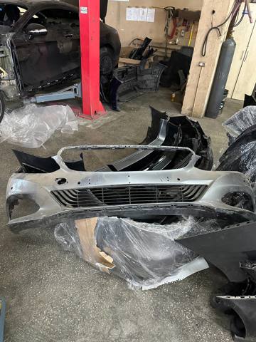 Правое крепление переднего бампера A2128853865 MERCEDES