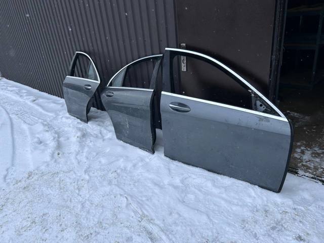 Дверь пассажирская задняя правая A2227300205 MERCEDES