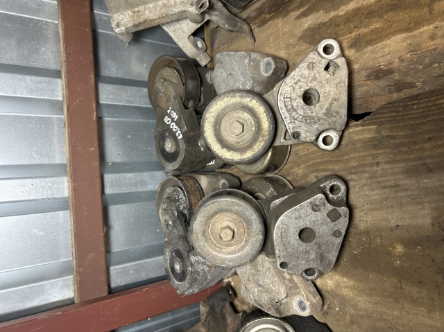 Натяжитель клинового ремня Mitsubishi L 200 4