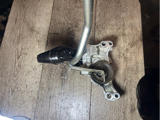 Масляный насос 1470595 FORD