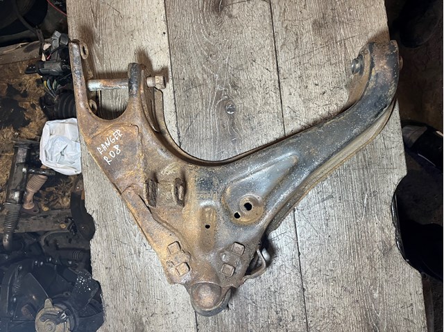 Передний нижний рычаг 1484027 FORD