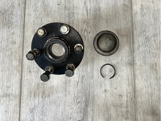 Фланец передней ступицы MB160942 MITSUBISHI