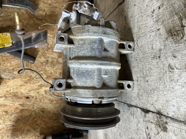 Компрессор кондиционера MR250810 MITSUBISHI