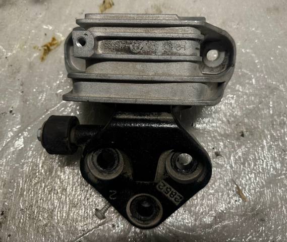 Подушка (опора) двигателя, левая 68445487AD CHRYSLER