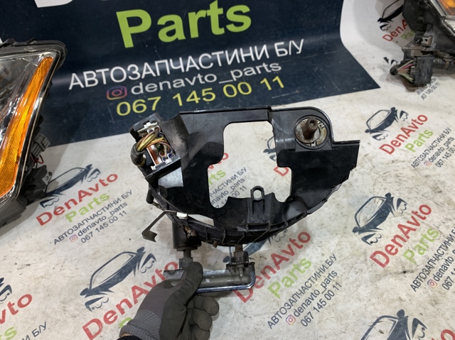 1C0941054 Кронштейн (адаптер) крепления фары передней правой купить Сумы