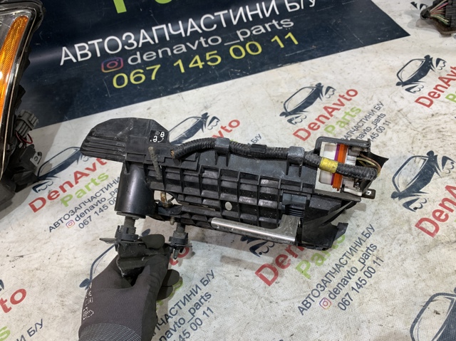 1C0941054 VAG Кронштейн (адаптер) крепления фары передней правой купить в Киев