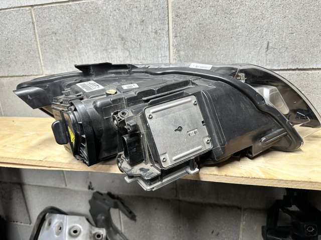 4L0941003AL VAG Левая фара купить в Ирпень