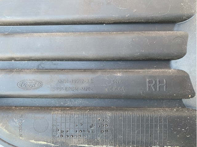 4M5119952A Заглушка (решетка) противотуманных фар бампера переднего правая купить Николаев