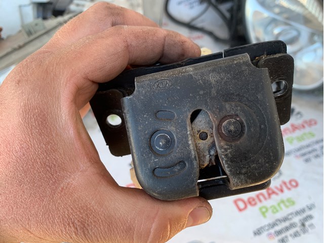 HYUNDAI 812303E000 Замок багажника в наличии Черновцы