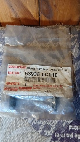 Пистон (клип) крепления накладок порогов 539350C010 TOYOTA