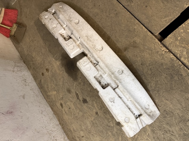 Наполнитель заднего бампера 850901CA0A NISSAN