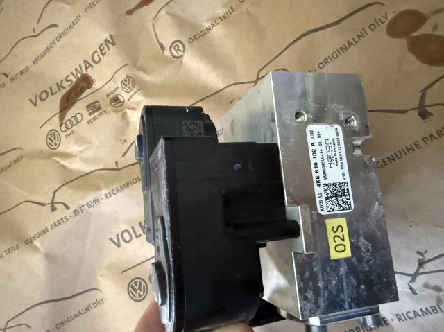Кран отопителя 4KE816102A VAG