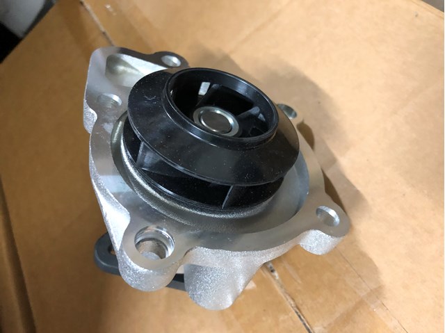 CHRYSLER 5047138AA Помпа водяная (насос) охлаждения в наличии Николаев