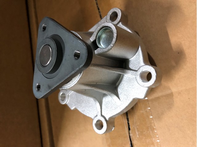 CHRYSLER 5047138AA Помпа в наличии Винница