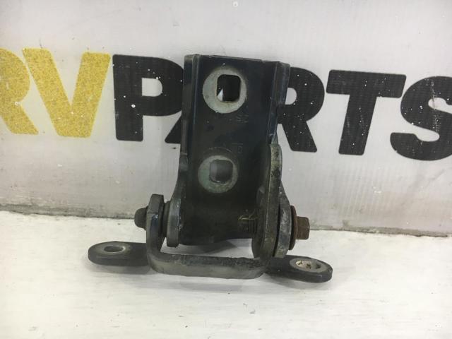 Петля двери передней правой 13281821 OPEL