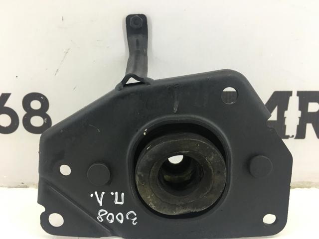Кронштейн подушки (опоры) двигателя, левой 1813K1 PEUGEOT