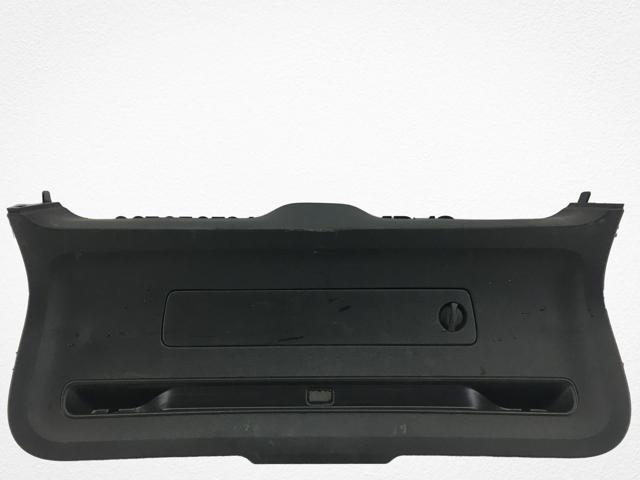 Пластик пятой двери 30747056 VOLVO