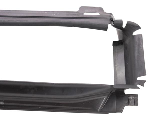 VOLVO 31383717 Нижний дефлектор радиатора в наличии Украина