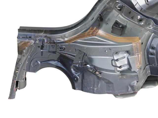 VOLVO 32132061 Крыло заднее правое в наличии Украина