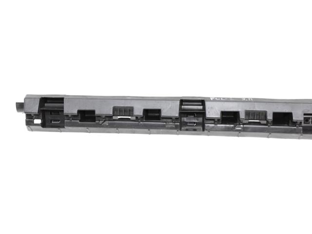 VOLVO 32216385 Кронштейн наружной накладки порога правой в наличии Хмельницкий