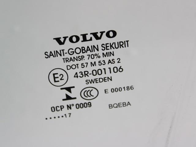 VOLVO 32368729 Стекло двери передней левой в наличии Николаев