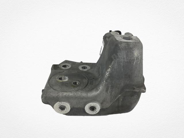 Кронштейн подушки (опоры) двигателя, правой 41032AJ050 SUBARU
