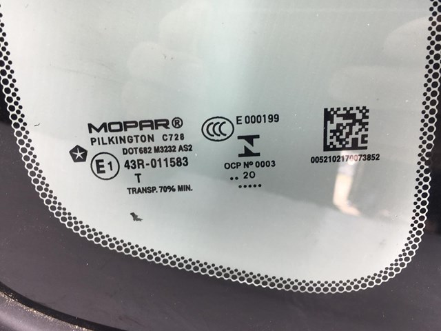 CHRYSLER 68438137AA Стекло кузова (багажного отсека) правое в наличии Винница