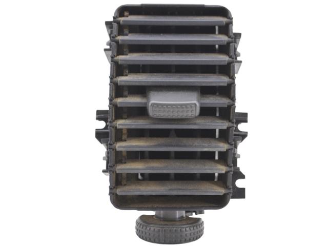 Решетка воздуховода правая 68760EB31C NISSAN