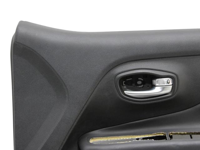 CHRYSLER 6NQ15LXHAA Обшивка (облицовка) внутренняя двери передней правой в наличии Ирпень