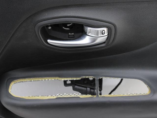 CHRYSLER 6NQ15LXHAA Обшивка (облицовка) внутренняя двери передней правой в наличии Сумы