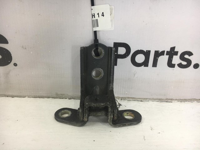 Петля задней левой двери 793502B000 HYUNDAI