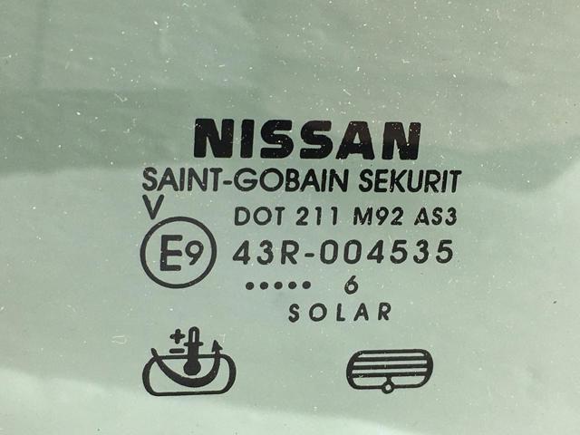 NISSAN 82262EB33A Стекло-форточка двери задней правой в наличии Днепр