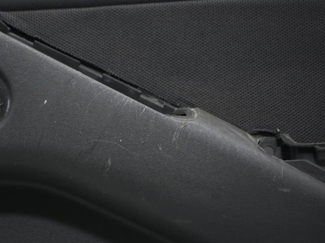Обшивка правой задней двери 82900EB372 NISSAN
