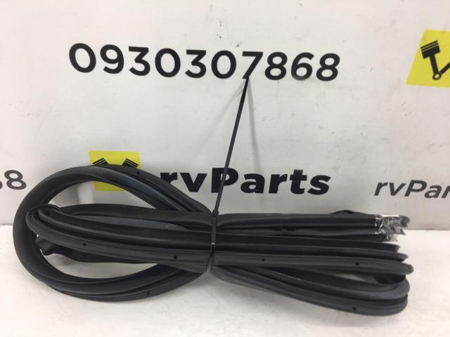 Уплотнитель двери задней, левой (на кузове) 83110B2000 HYUNDAI