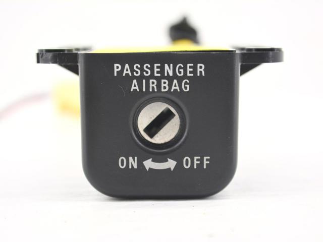 Замок отключения (дактивации) подушки безопастности пассажира 8610A054 MITSUBISHI