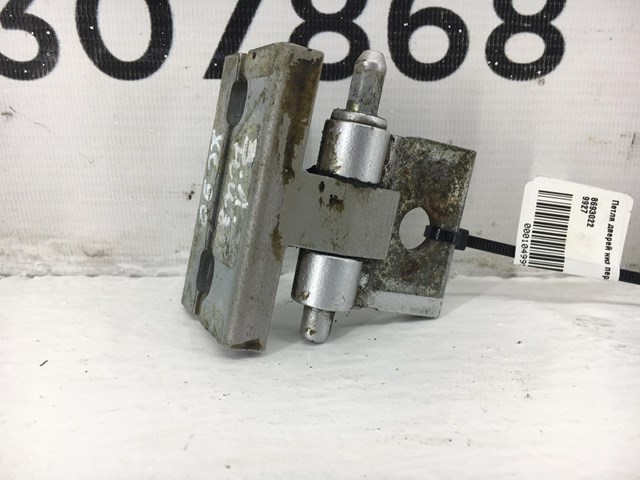 Шарнир передней левой двери 8693022 VOLVO