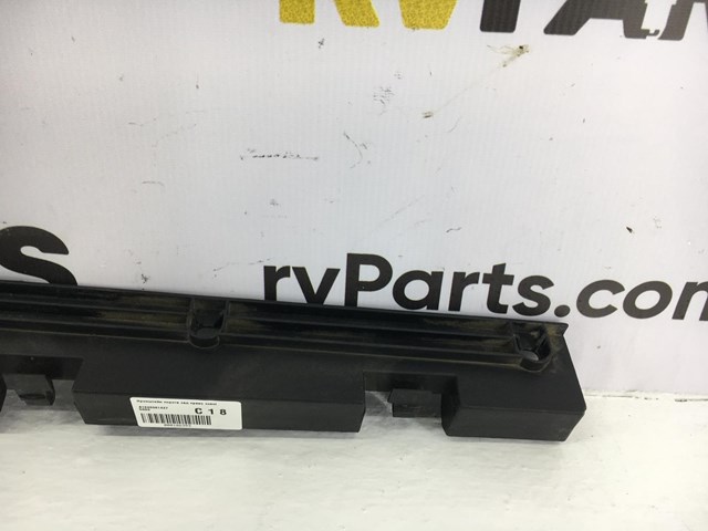A1646981427 MERCEDES Кронштейн наружной накладки порога правой купить в Чернигов