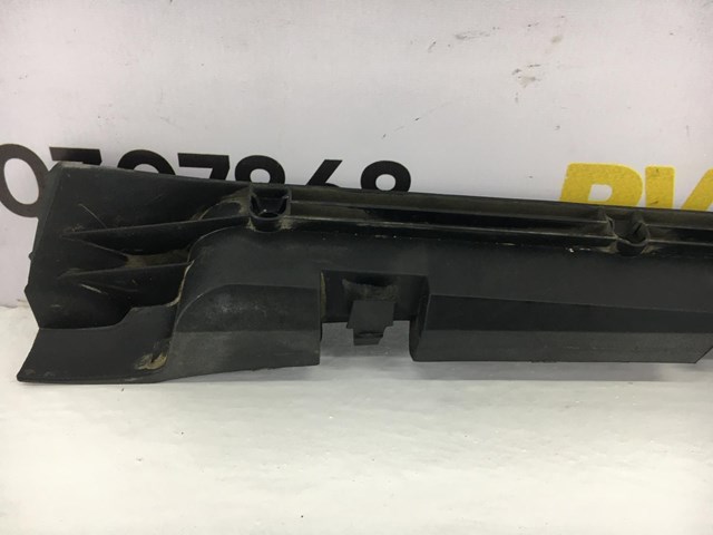 A1646981427 MERCEDES Кронштейн наружной накладки порога правой купить в Ужгород