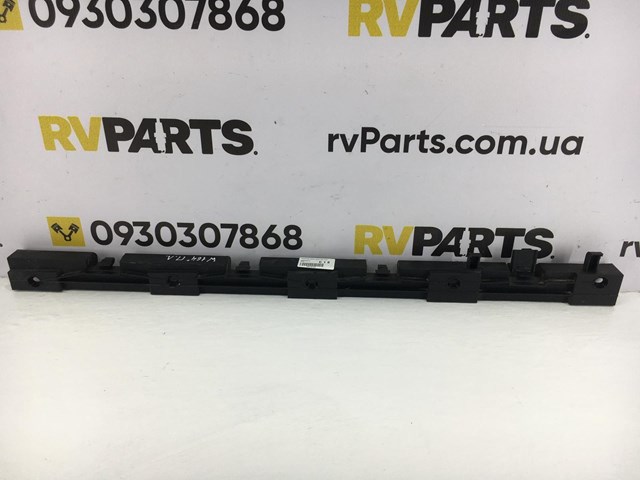A1646982727 MERCEDES Кронштейн наружной накладки порога левой купить в Полтава